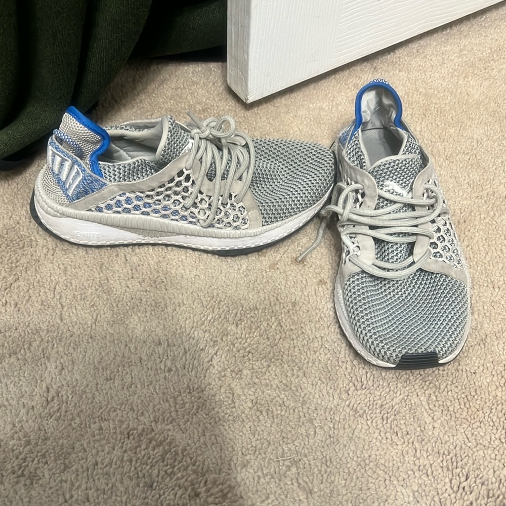 Puma Ignite - boys 5 women’s 6 (EU 37)